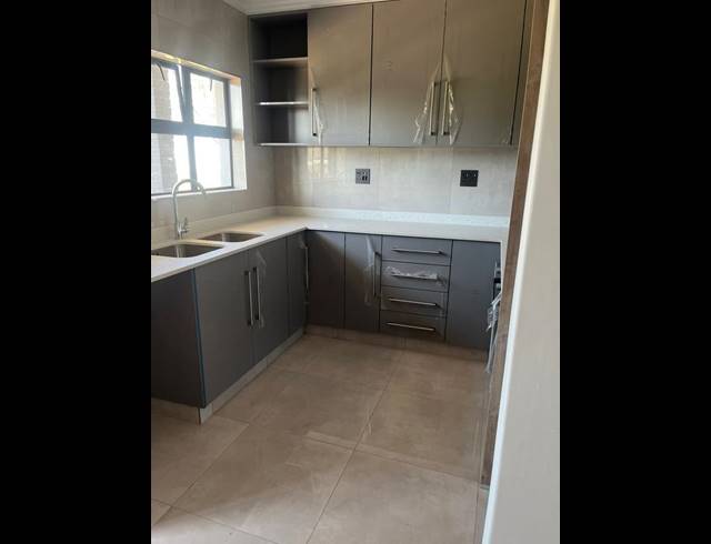 2 BEDROOM PROPERTY TO RENT IN OVERPORT
